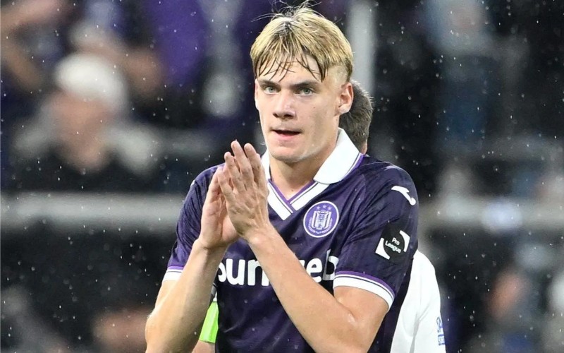 Gà trống đánh giá cao tài năng của De Cat