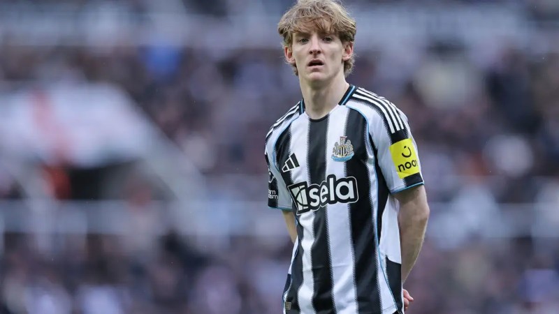 Gordon sẽ nâng tầm hàng công The Kop